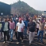 गेवरा खदान में भू-विस्थापितों का आंदोलन, 5 घंटे काम ठप